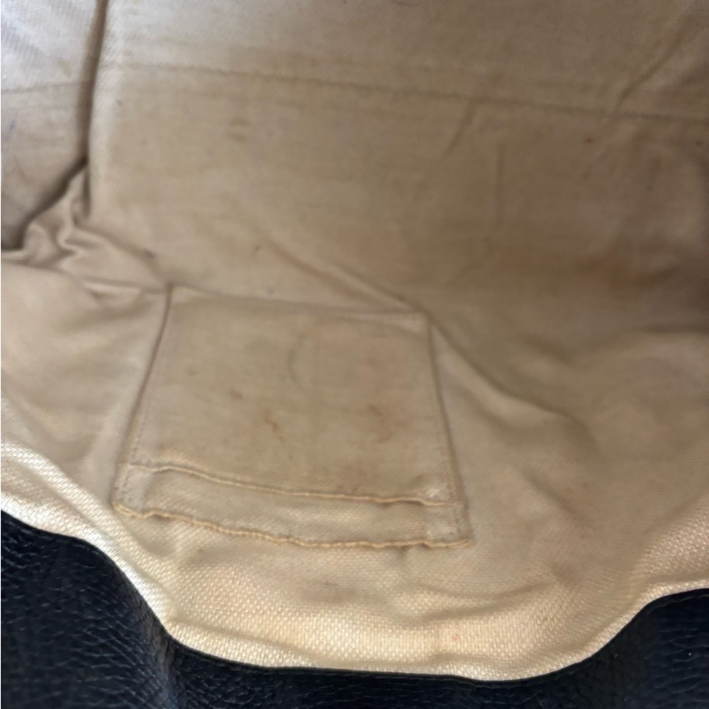 Gucci Black Pebbled Leather Shoulder Bag with Gold Chain - Picture 4 of 6